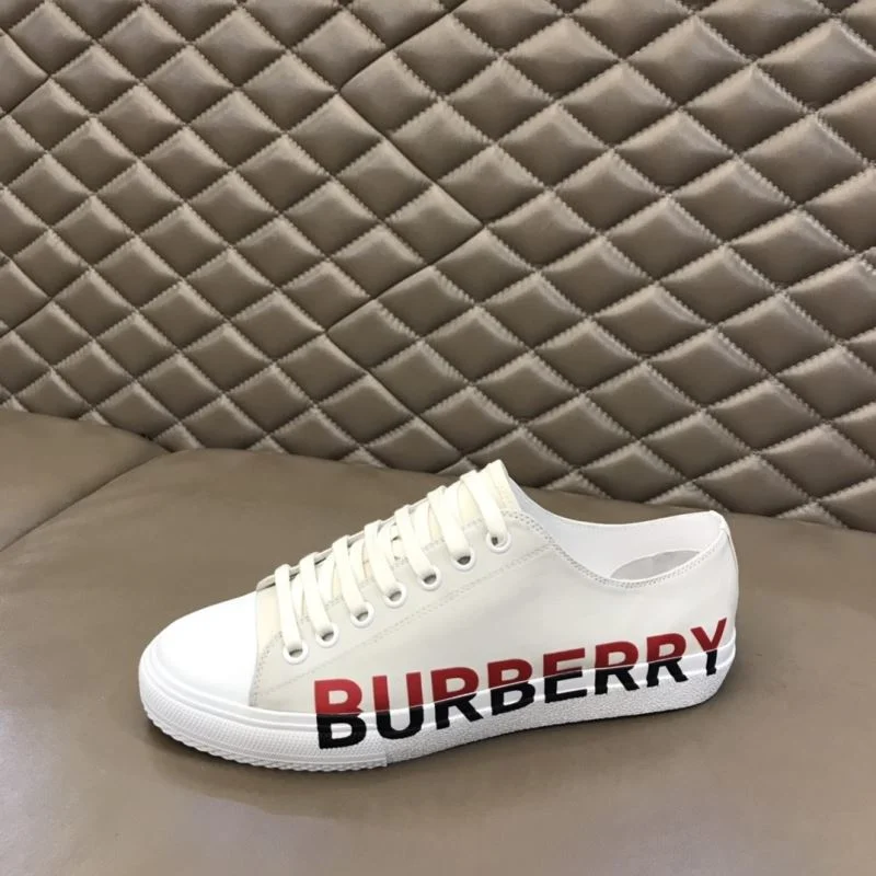 Burberry Low Shoes Durable 17082