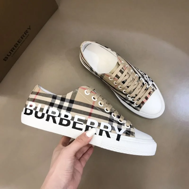 Burberry Low Shoes Sustainable 17072