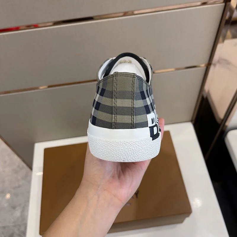 Burberry Low Shoes ModernLook 17076