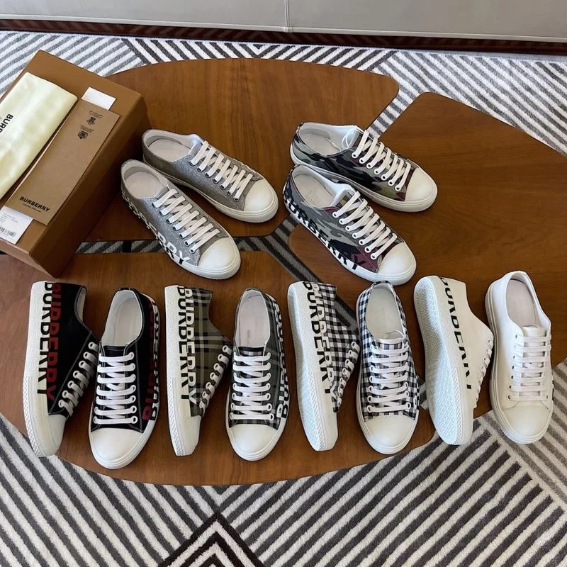 UrbanChic Burberry Low Shoes 17068