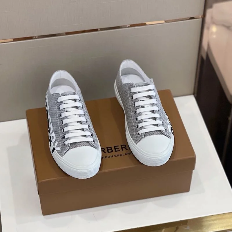 Burberry Low Shoes EasyCare 17084