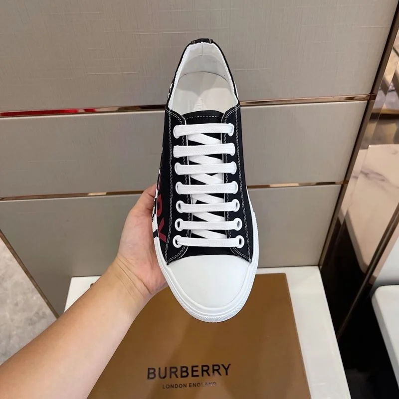 Stylish Burberry Low Shoes 17139