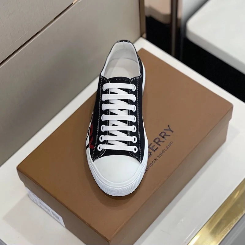 Stylish Burberry Low Shoes 17139