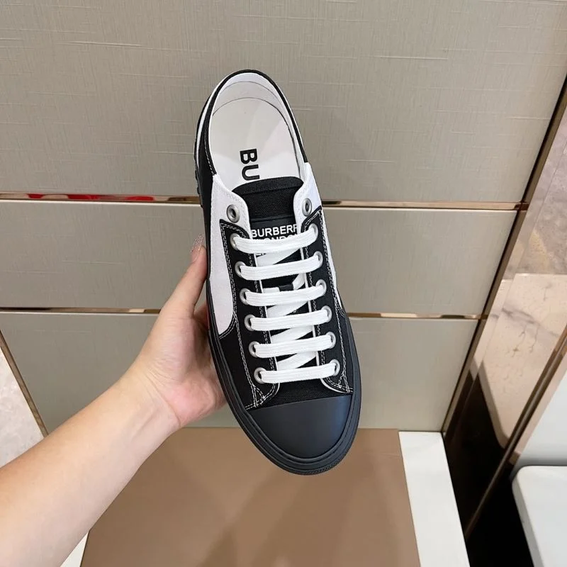 FashionForward Burberry Low Shoes 17070
