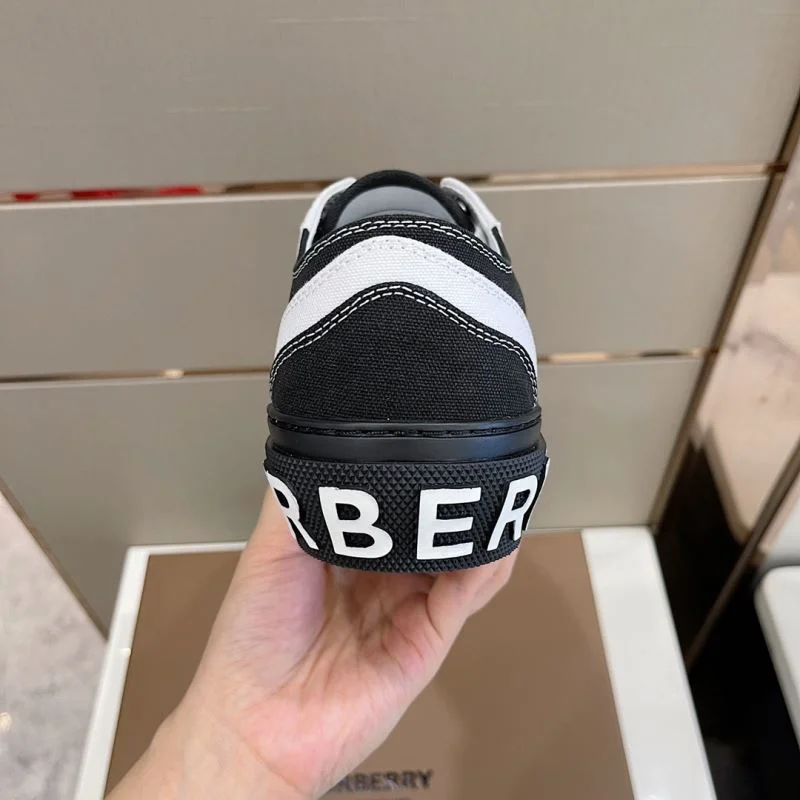 FashionForward Burberry Low Shoes 17070