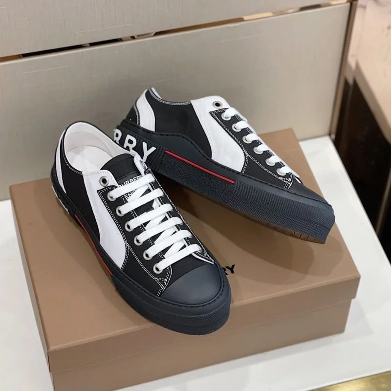 FashionForward Burberry Low Shoes 17070