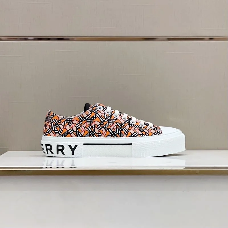 Burberry Low Shoes FashionForward 17065