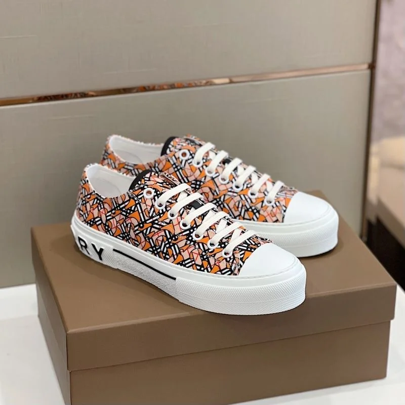 Burberry Low Shoes FashionForward 17065