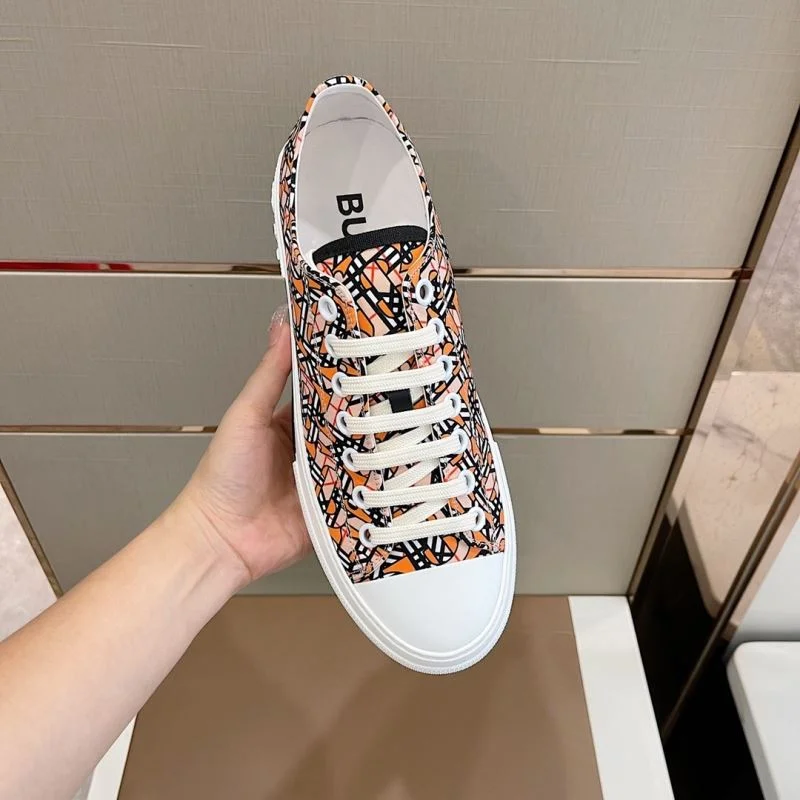 Burberry Low Shoes FashionForward 17065