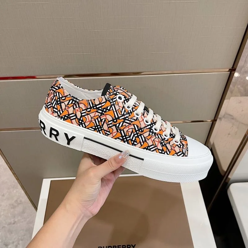 Burberry Low Shoes FashionForward 17065