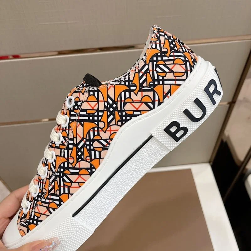 Burberry Low Shoes FashionForward 17065