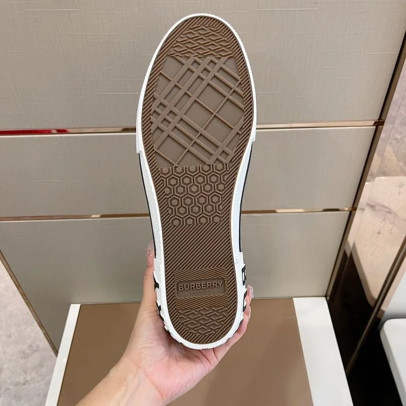 Burberry Low Shoes FashionForward 17065