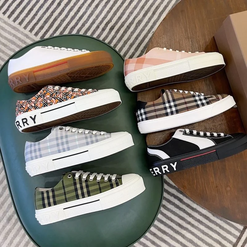 Burberry Low Shoes FashionForward 17065