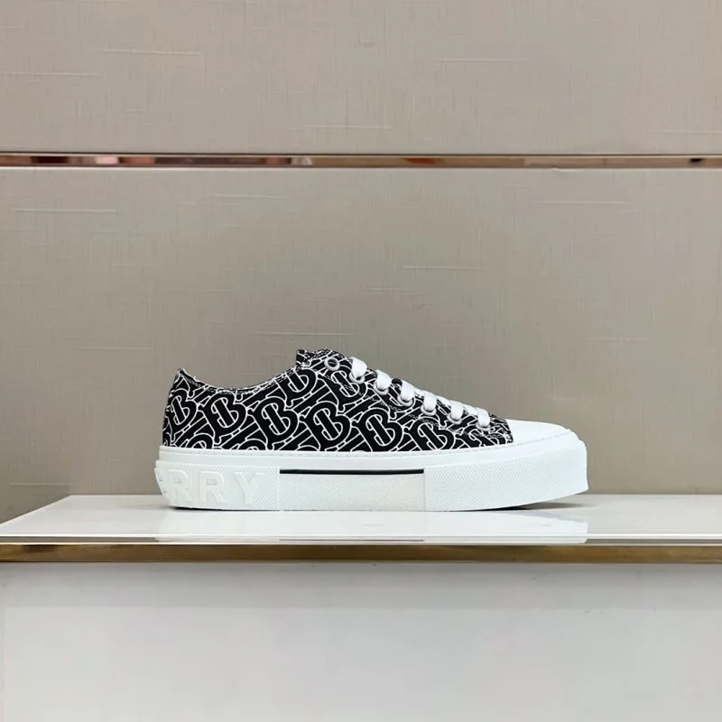 Effortless Burberry Low Shoes 17074