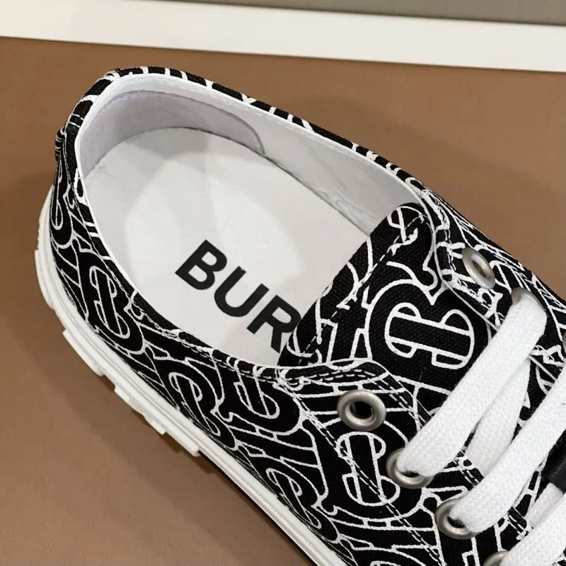 Effortless Burberry Low Shoes 17074