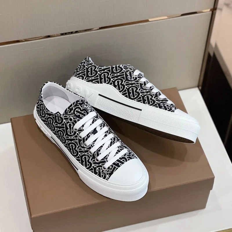 Effortless Burberry Low Shoes 17074