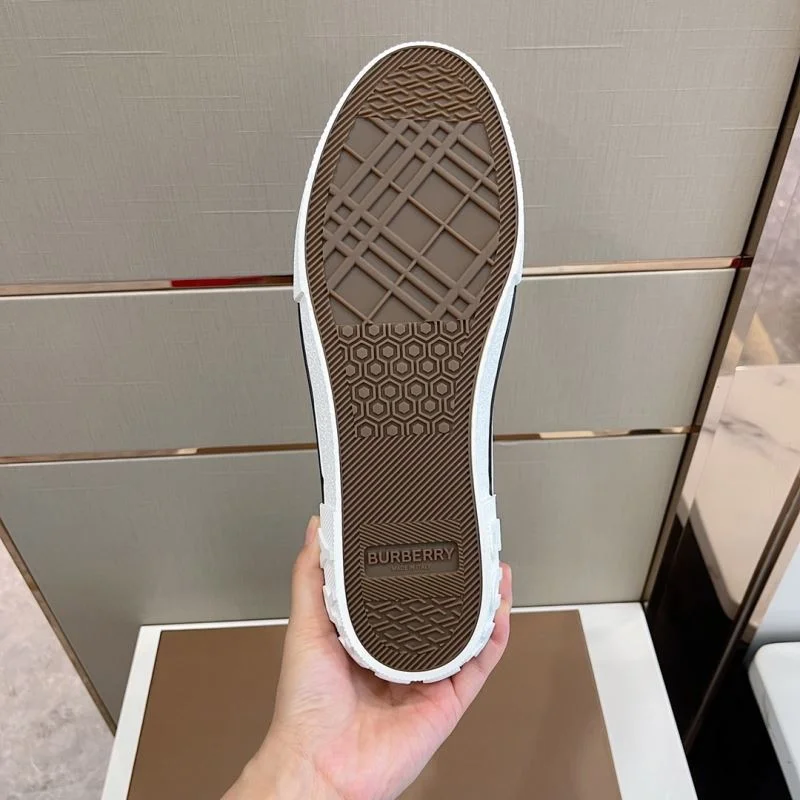 Effortless Burberry Low Shoes 17074