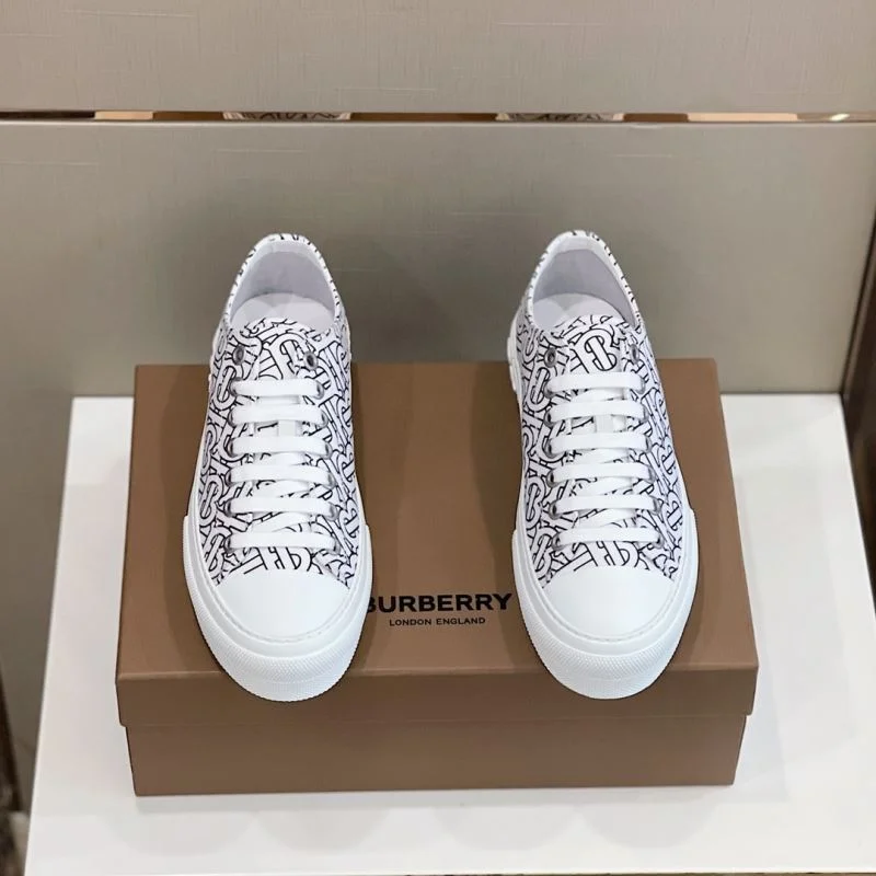 Burberry Low Shoes Durable 17058