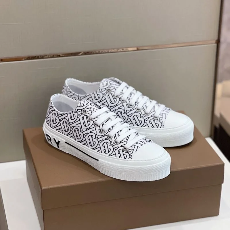 Burberry Low Shoes Durable 17058