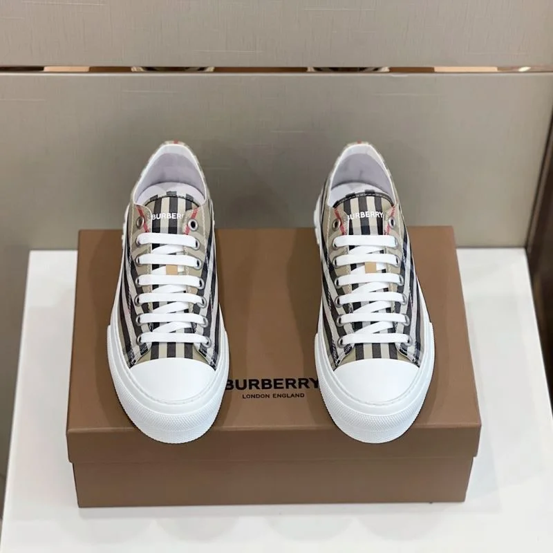 Burberry Low Shoes Lightweight 17063