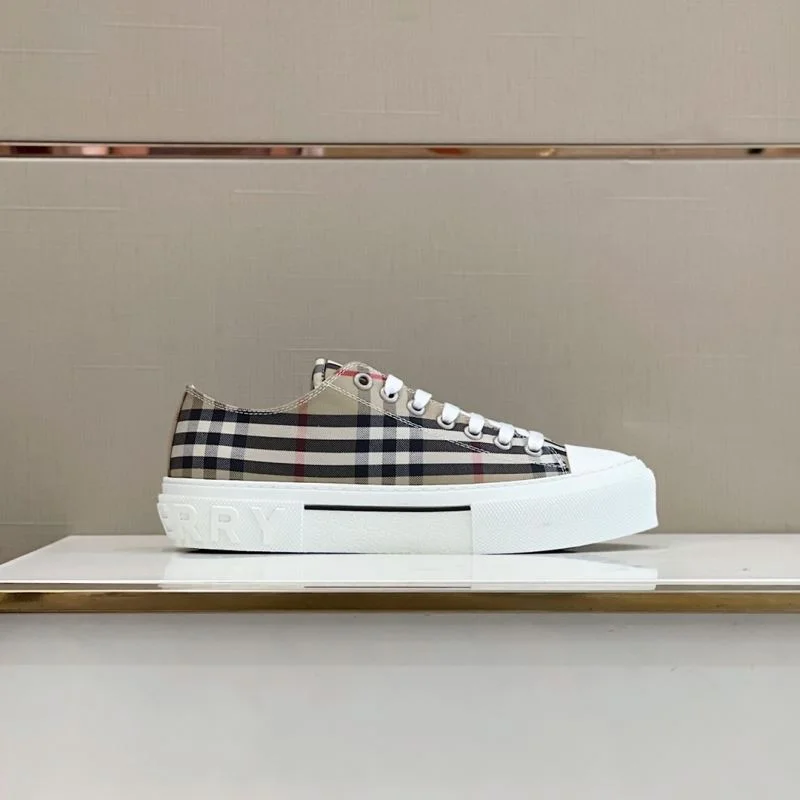 Burberry Low Shoes Lightweight 17063