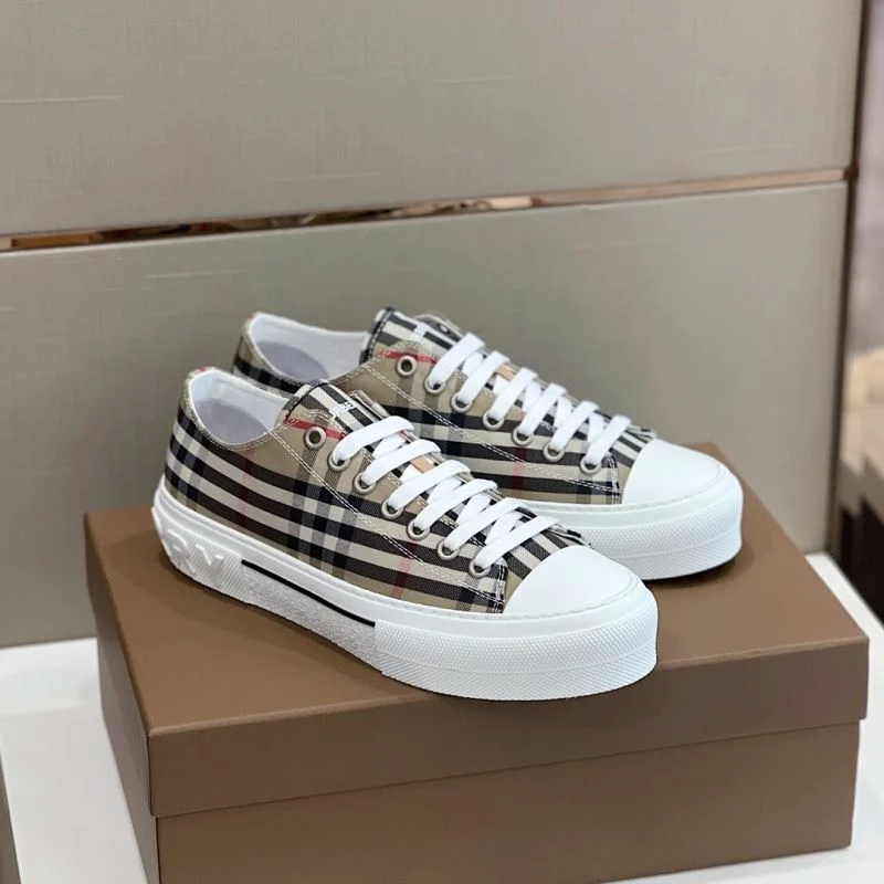 Burberry Low Shoes Lightweight 17063