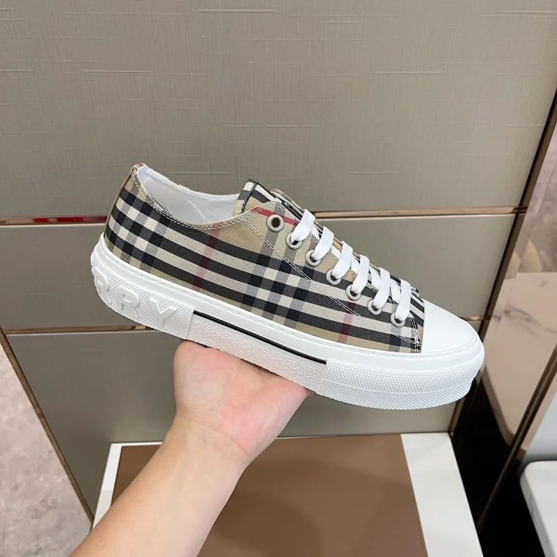 Burberry Low Shoes Lightweight 17063