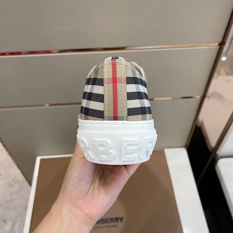 Burberry Low Shoes Lightweight 17063
