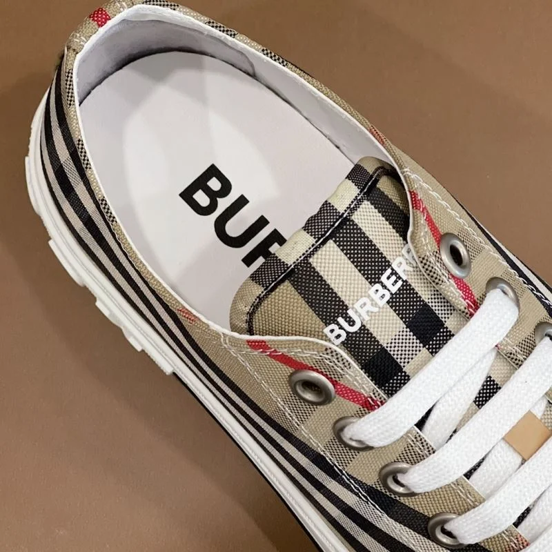 Burberry Low Shoes Lightweight 17063