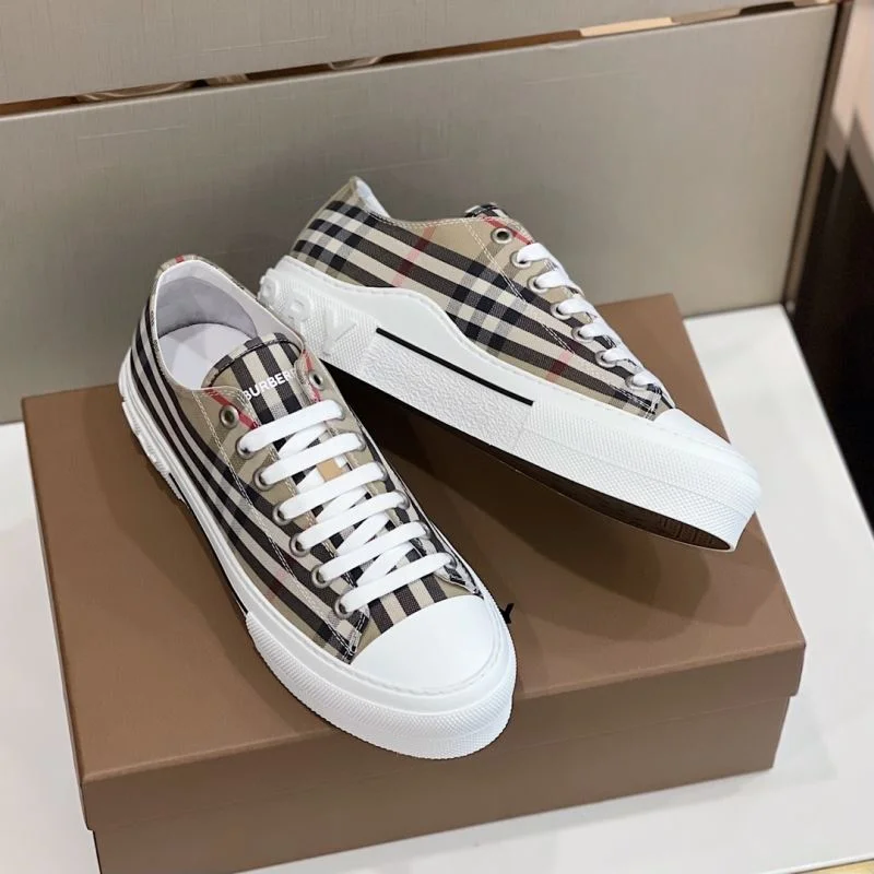 Burberry Low Shoes Lightweight 17063