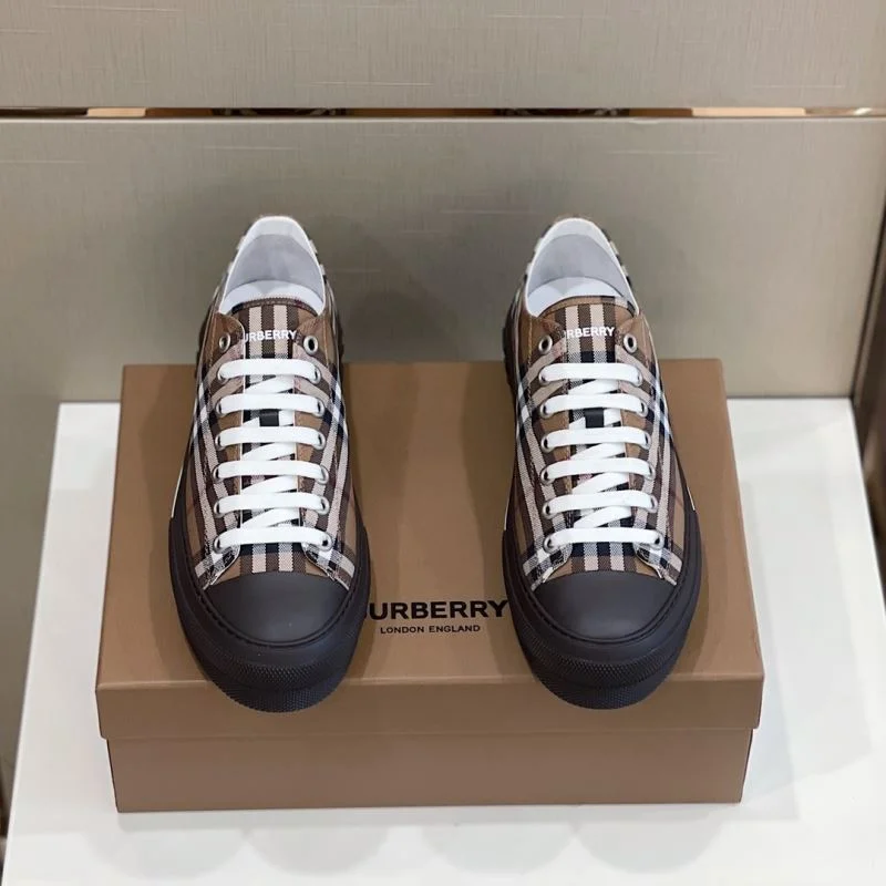 Burberry Low Shoes StreetReady 17094
