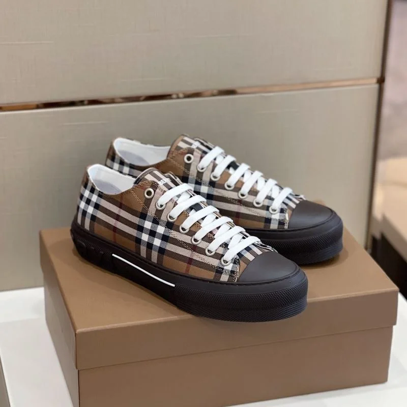 Burberry Low Shoes StreetReady 17094