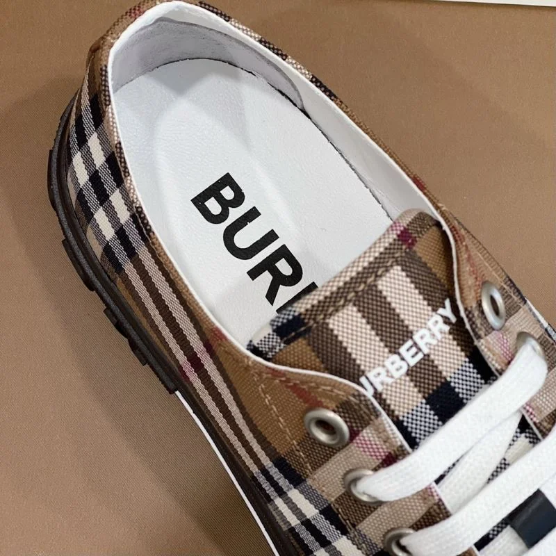 Burberry Low Shoes StreetReady 17094