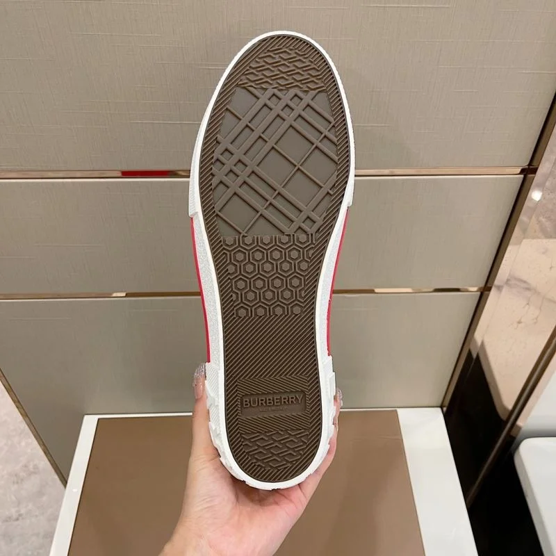 Burberry Low Shoes Elegant 17064