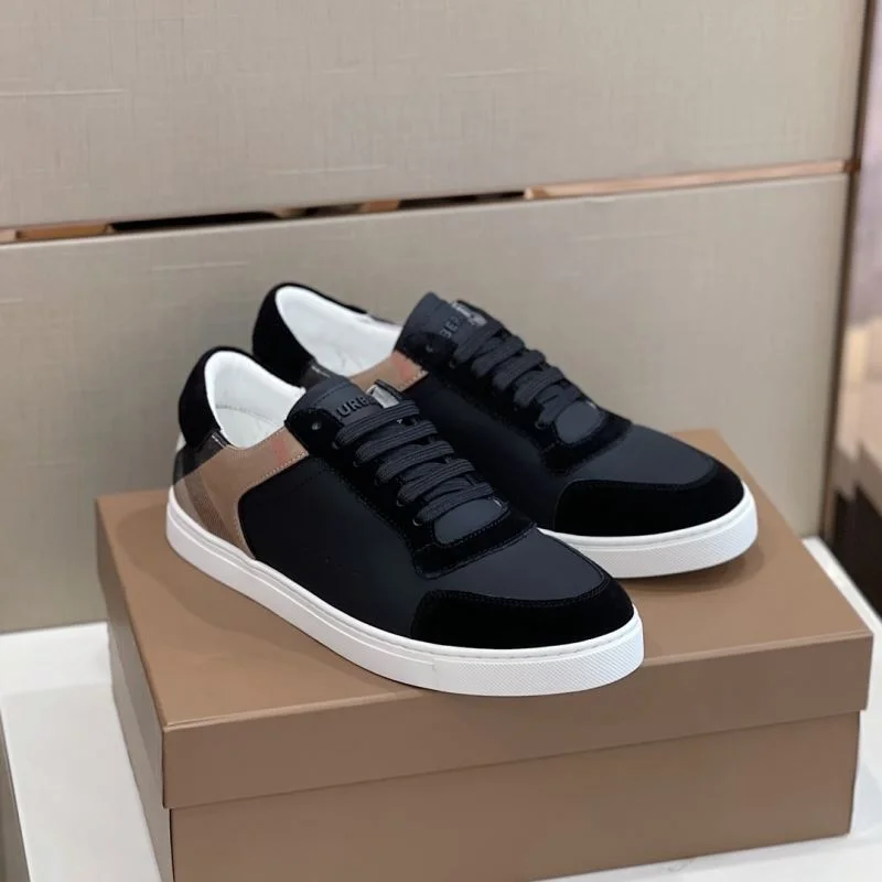 Burberry Low Shoes Sophisticated 17054
