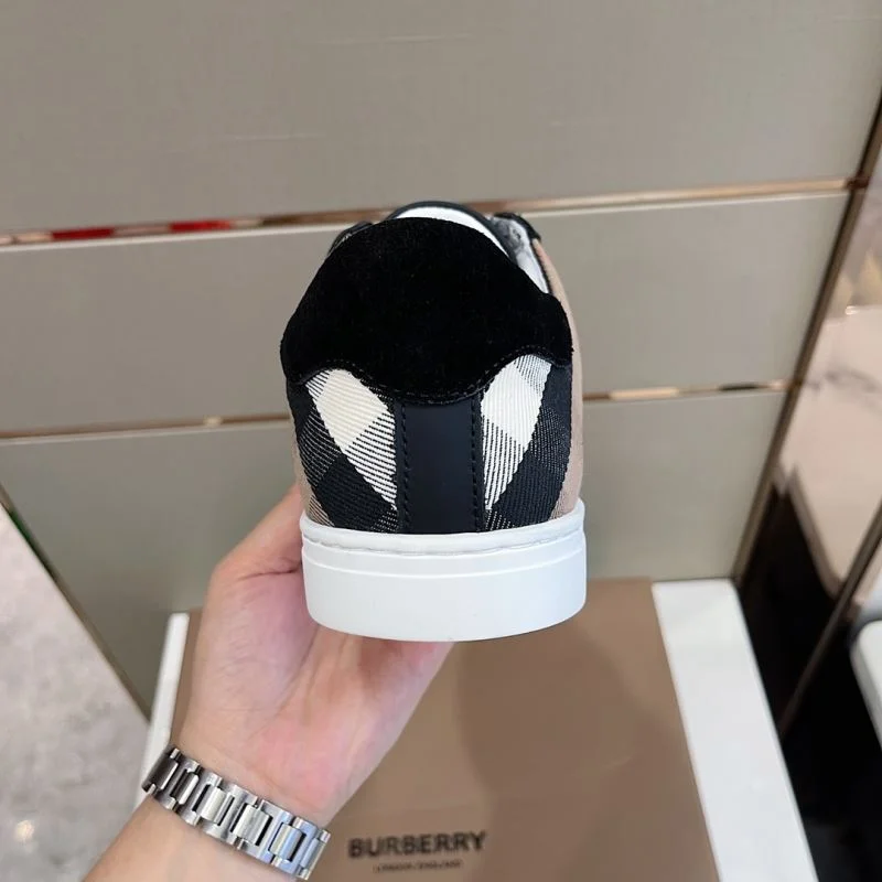 Burberry Low Shoes Sophisticated 17054