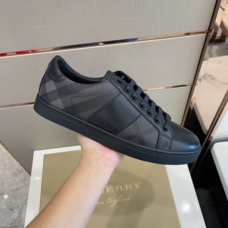 Burberry Low Shoes Practical 17051