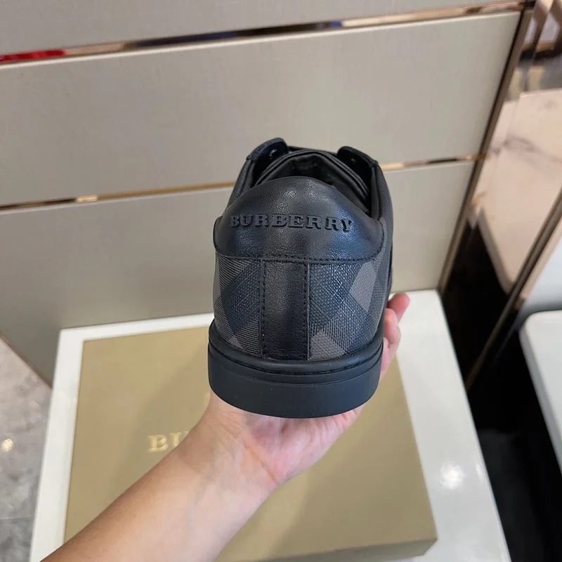 Burberry Low Shoes Practical 17051