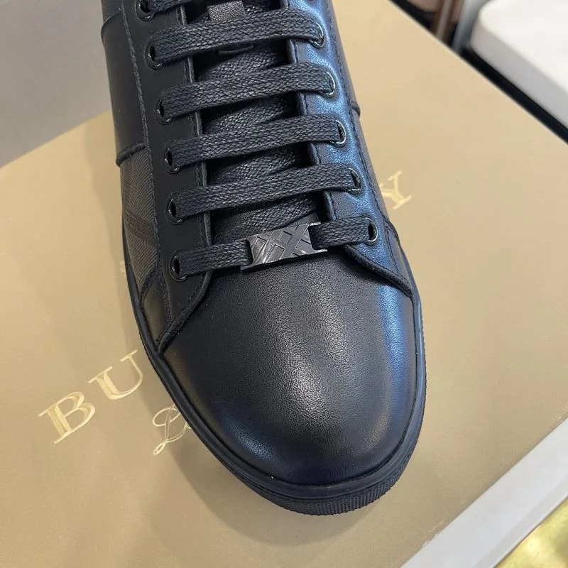 Burberry Low Shoes Practical 17051