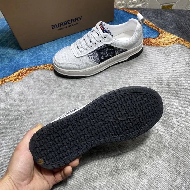 Burberry Low Shoes FashionForward 17066