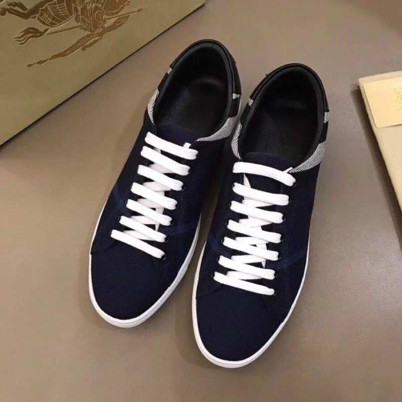 Trendsetting Burberry Low Shoes 17047