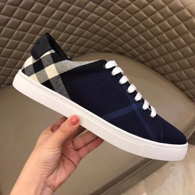 Trendsetting Burberry Low Shoes 17047