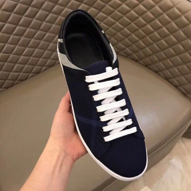Trendsetting Burberry Low Shoes 17047