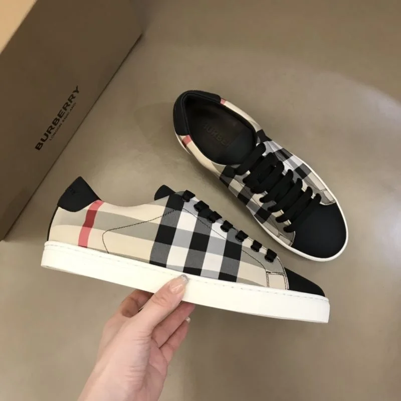 Effortless Burberry Low Shoes 17041