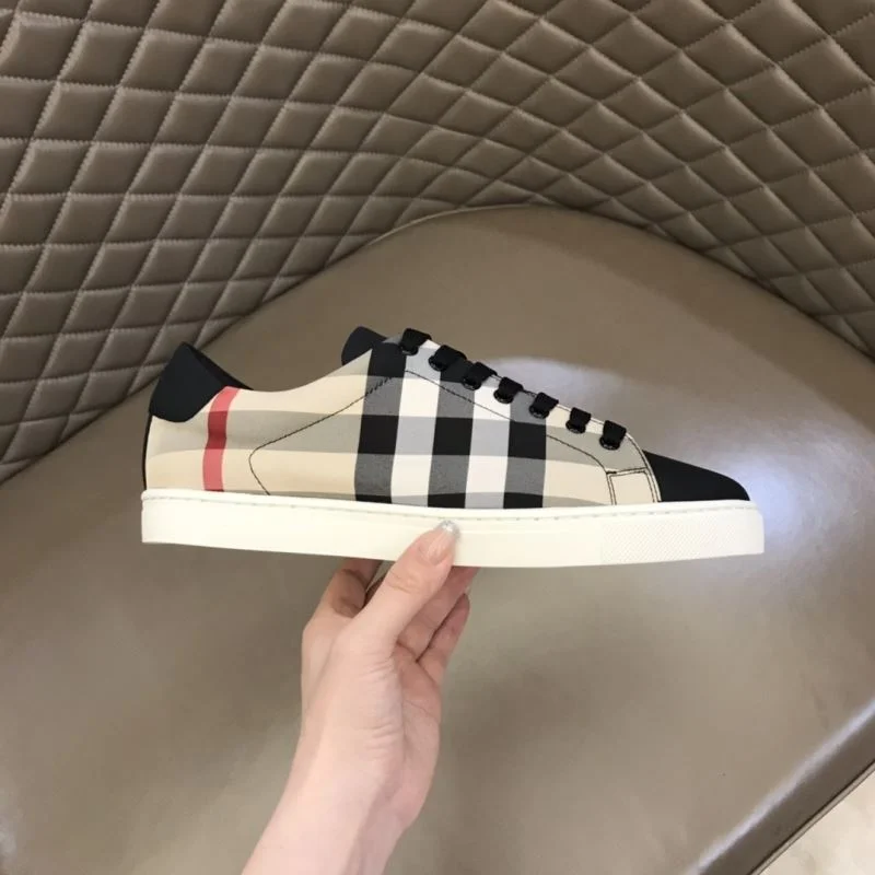 Effortless Burberry Low Shoes 17041