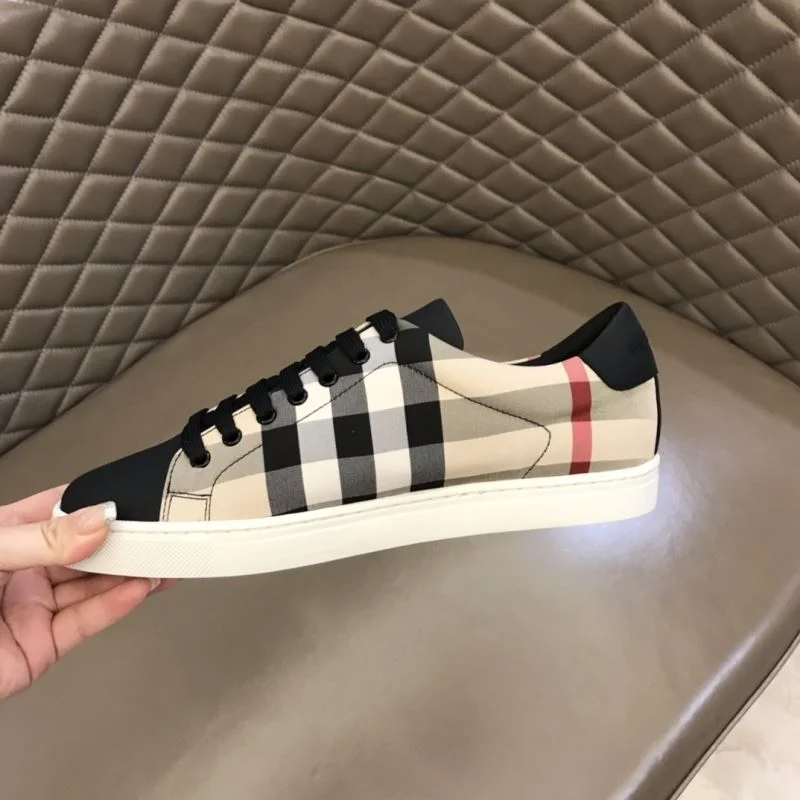 Effortless Burberry Low Shoes 17041
