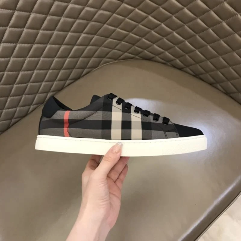 Burberry Low Shoes Timeless 17045