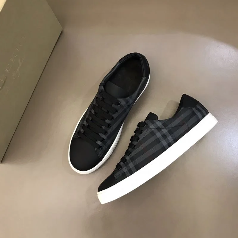Flexible Burberry Low Shoes 17155