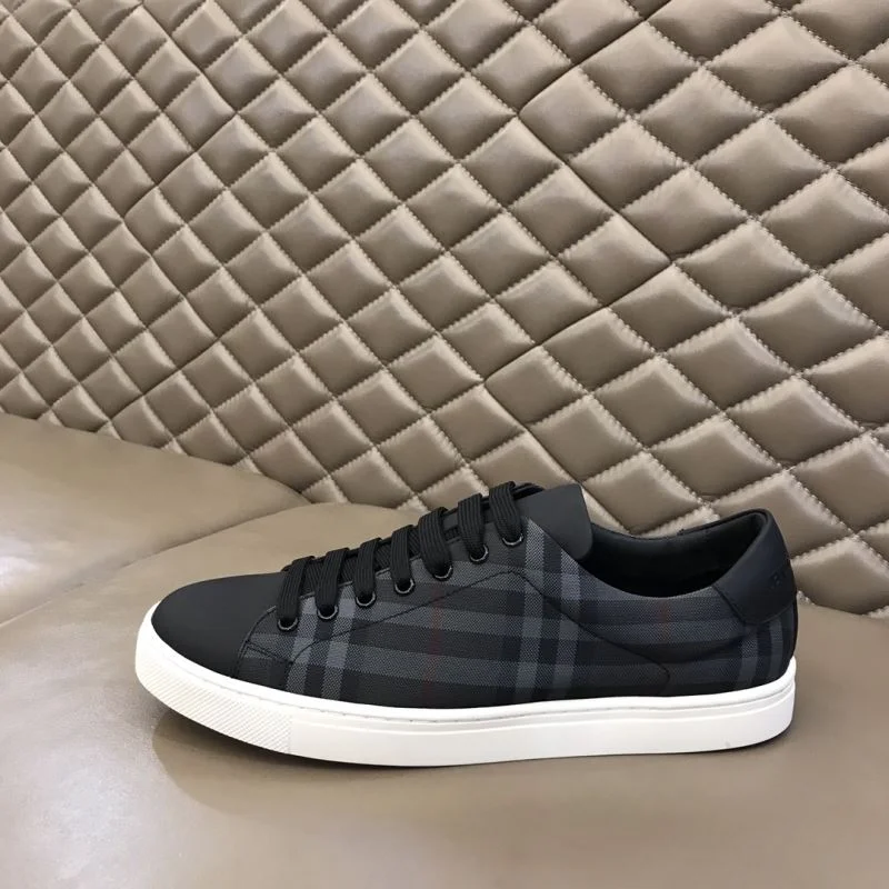 Flexible Burberry Low Shoes 17155