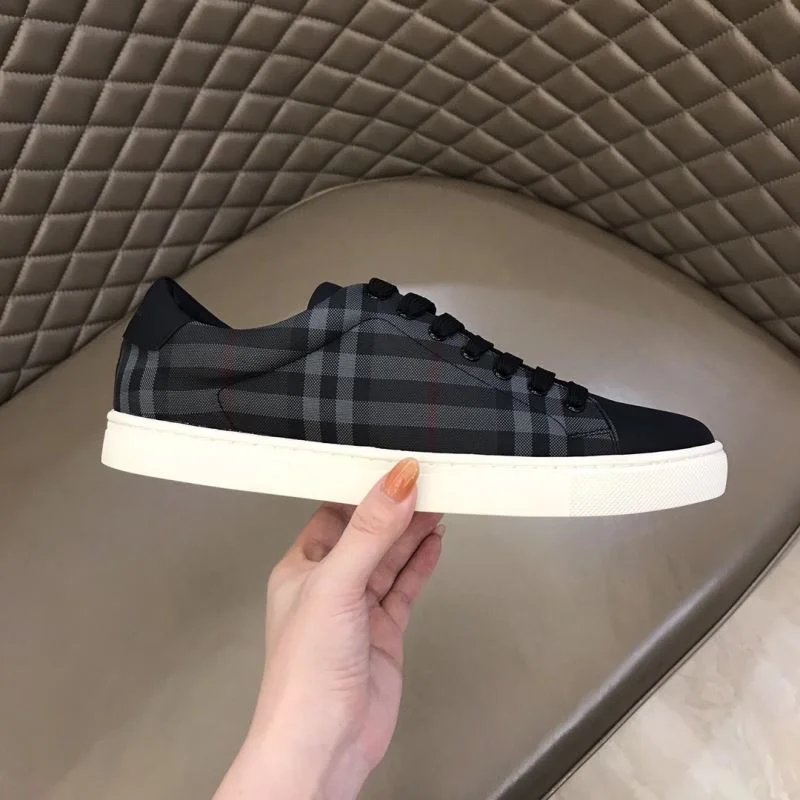 Flexible Burberry Low Shoes 17155